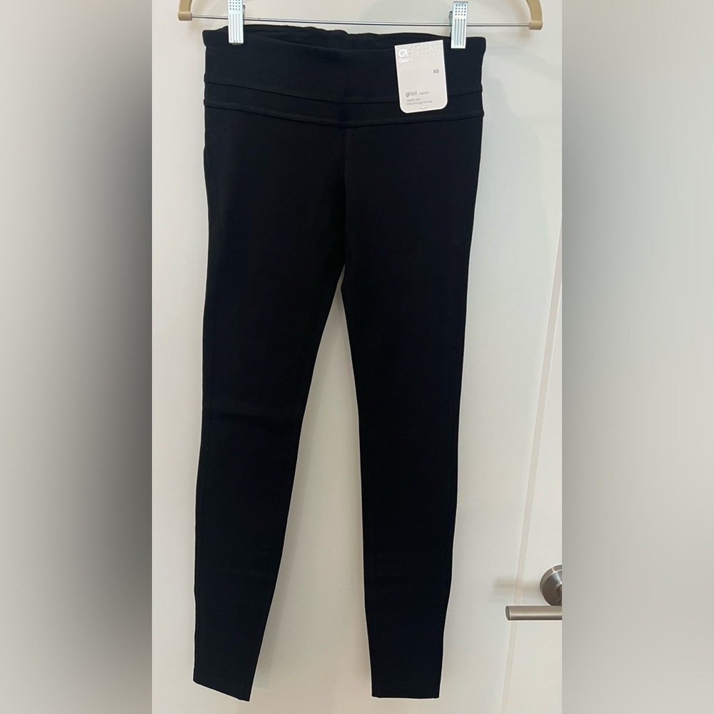 GAP NWT Black GFast Leggings